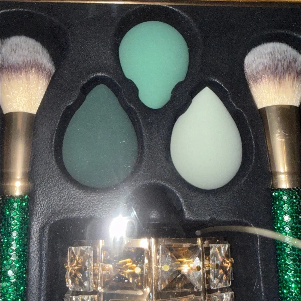 Glitz & Glam 8 Piece Cosmetic Brush Set - Green and Gold